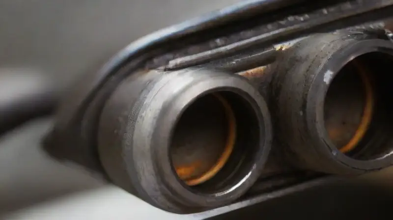 Ilustración detallada de motor de coche seccionado