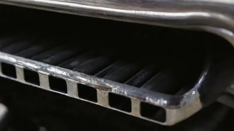 Imagen realista de radiadores en motores turboalimentados